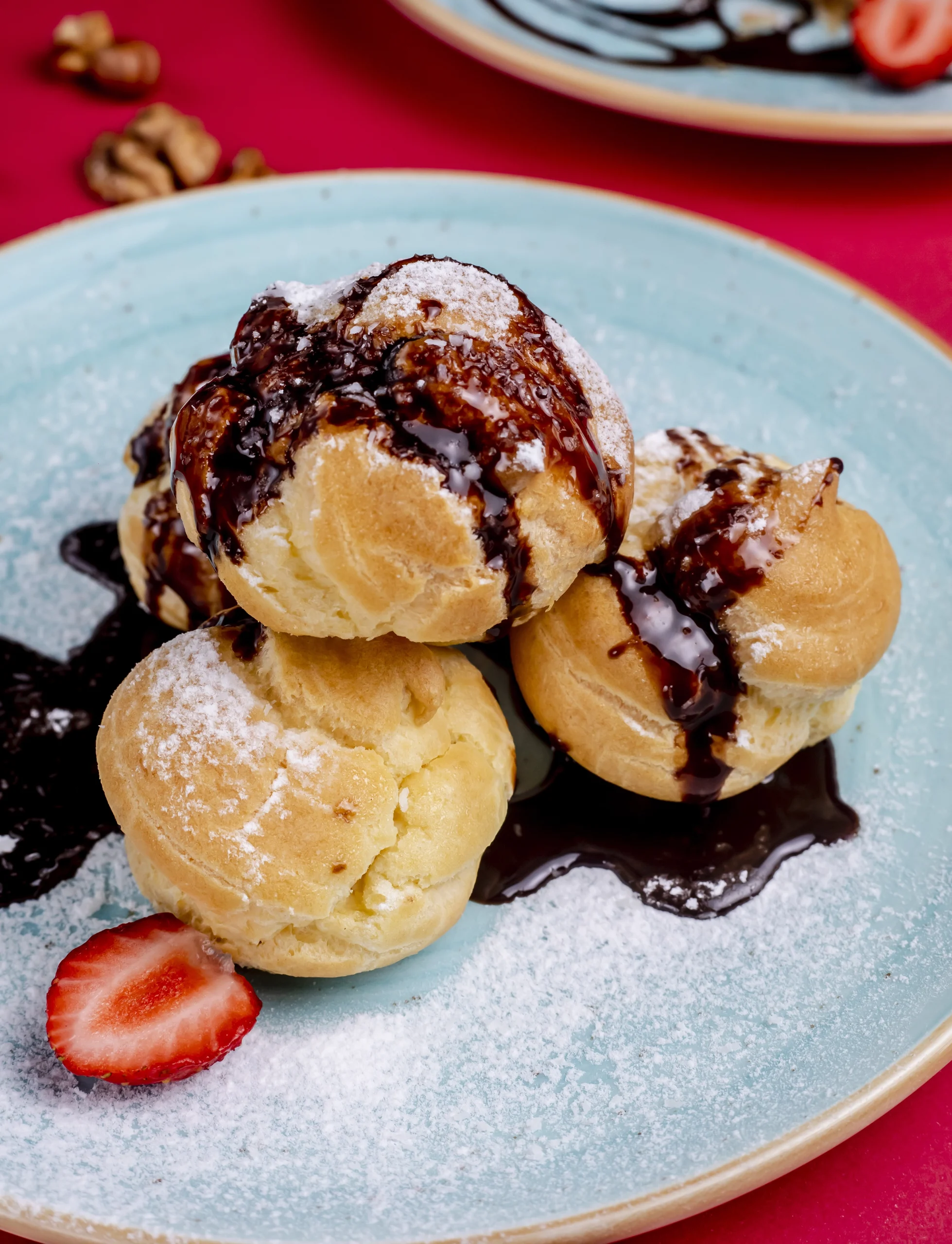 Evde Ustalık Tadında Profiterol Tarifi Pürüzsüz Krema ve Mükemmel Çikolata Sosu İçin İpuçları!